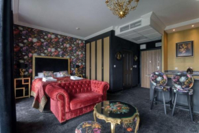 Prymasa Tysiąclecia 83A by Homeprime, Warsaw